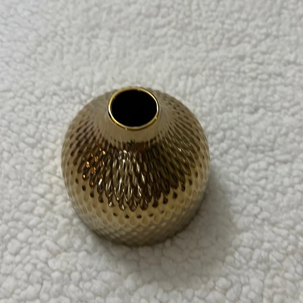Small Gold Decorative Vase - Picture 1 of 4
